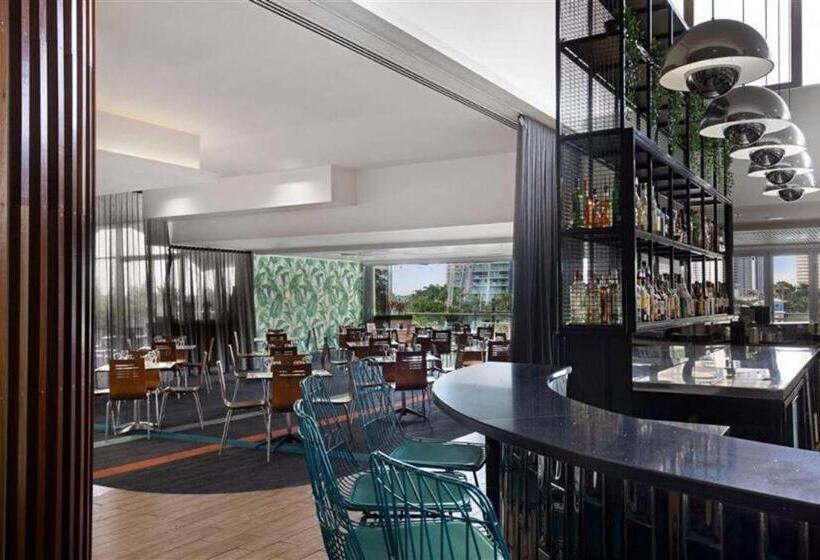 בית מלון כפרי Deluxe Twin Studio In Surfers Paradise   Coasthm