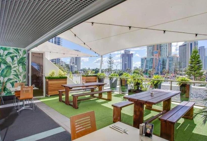 هتل Deluxe Twin Studio In Surfers Paradise   Coasthm