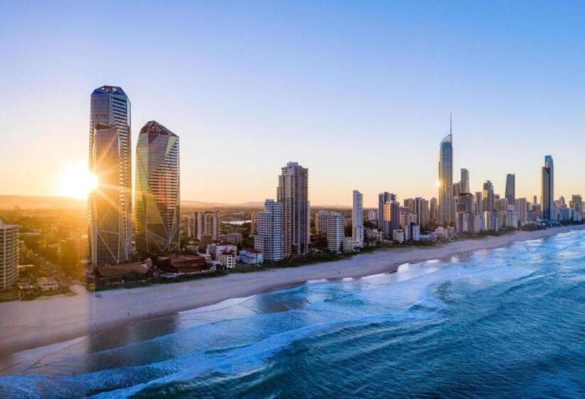 Отель Deluxe Twin Studio In Surfers Paradise   Coasthm