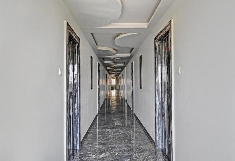 فندق Fab Sai Shangrilla