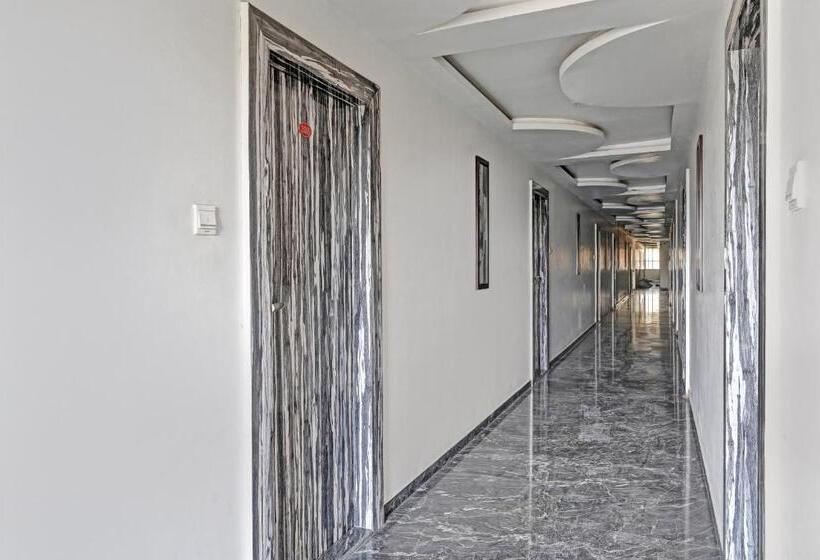 فندق Fab Sai Shangrilla