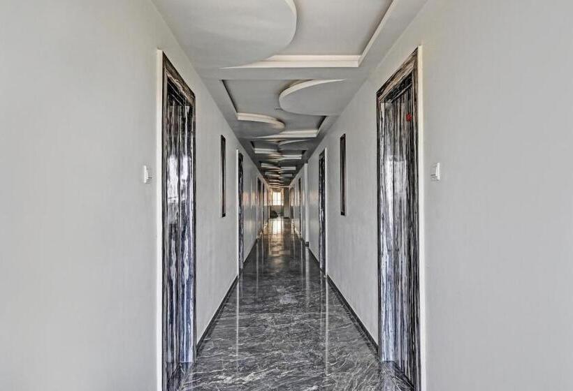 فندق Fab Sai Shangrilla