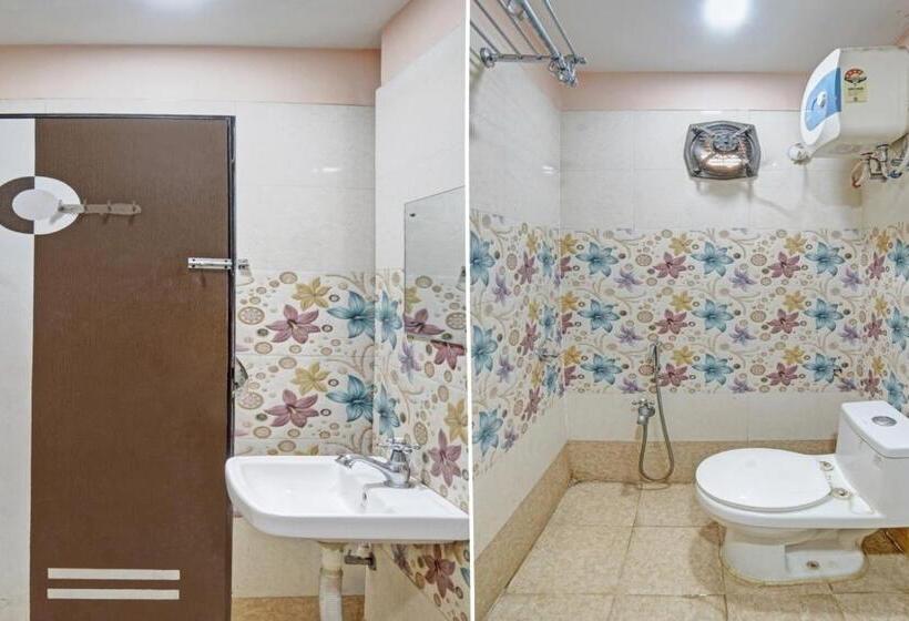 Отель Flagship The Hangout Residency Inn