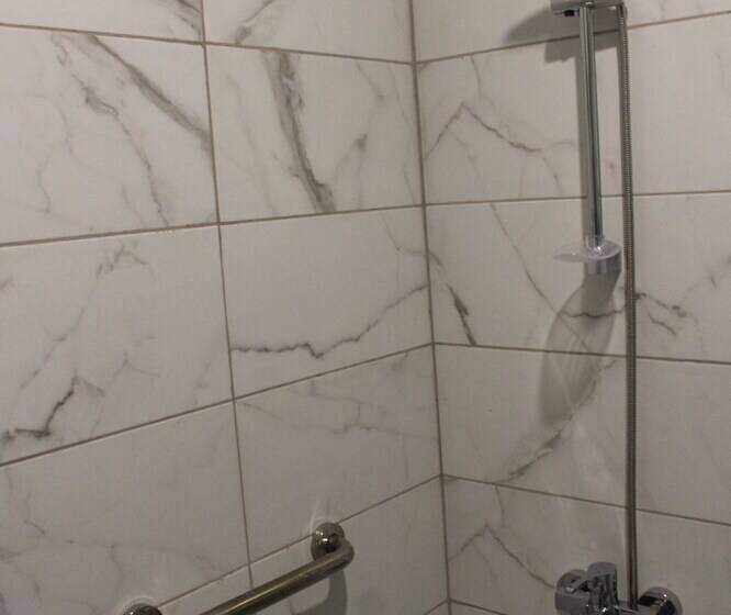 هتل Holiday Season