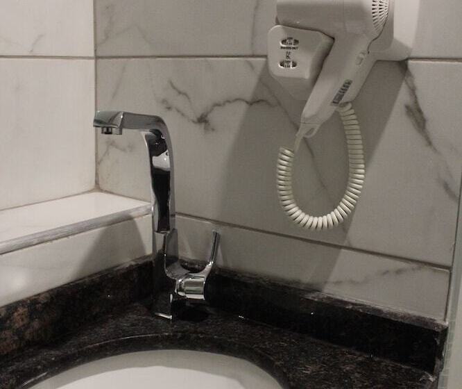 هتل Holiday Season