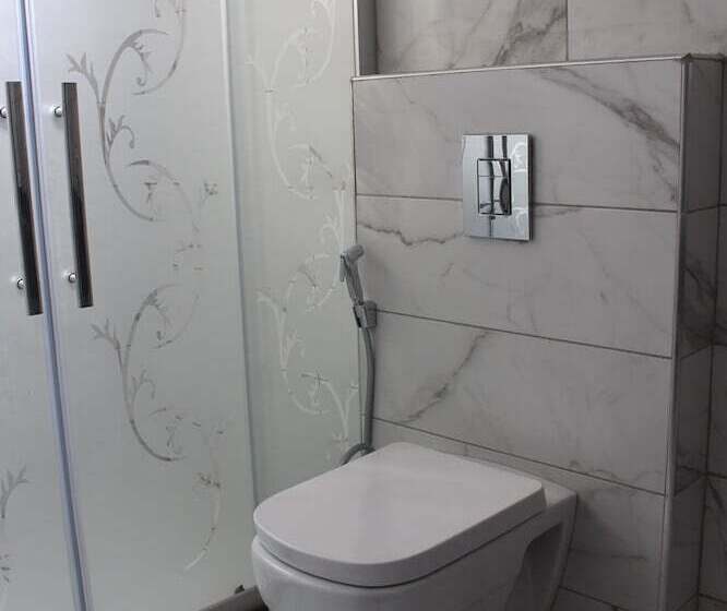 هتل Holiday Season