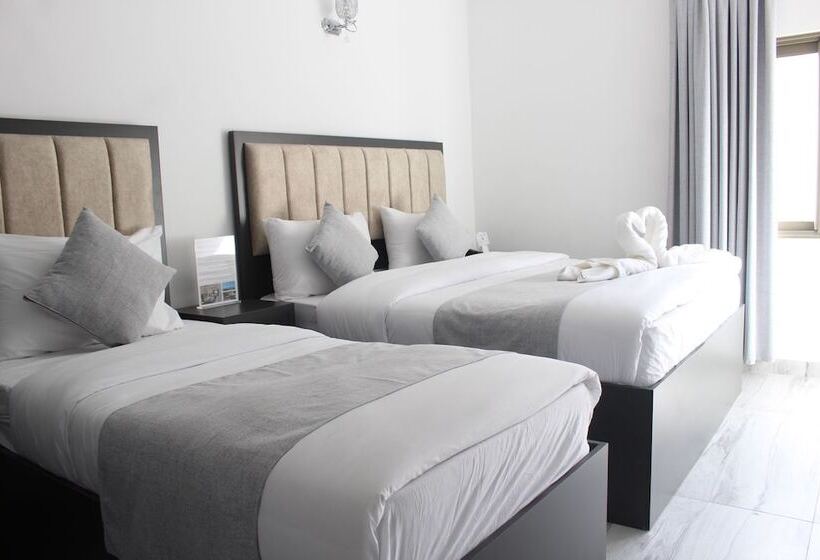 هتل Holiday Season