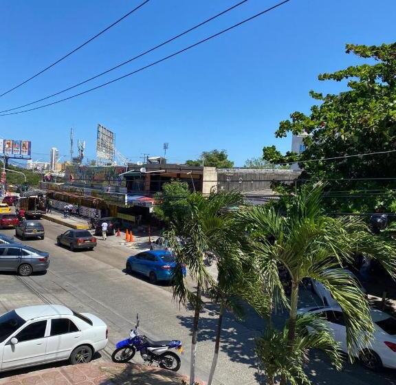 Отель Imperial House