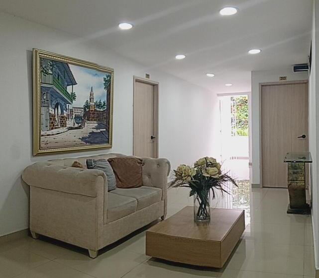 Отель Imperial House