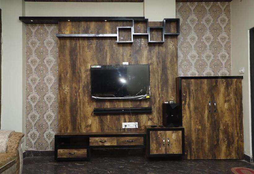 בית מלון כפרי Oyo 80950b Samrat Lodge