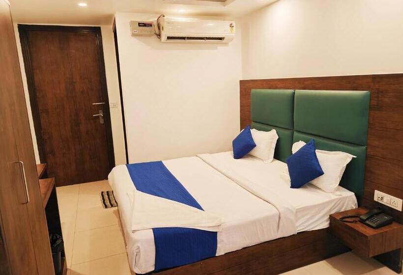 Krone A Family Hotel Near Igi Airport