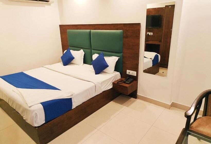 Krone A Family Hotel Near Igi Airport