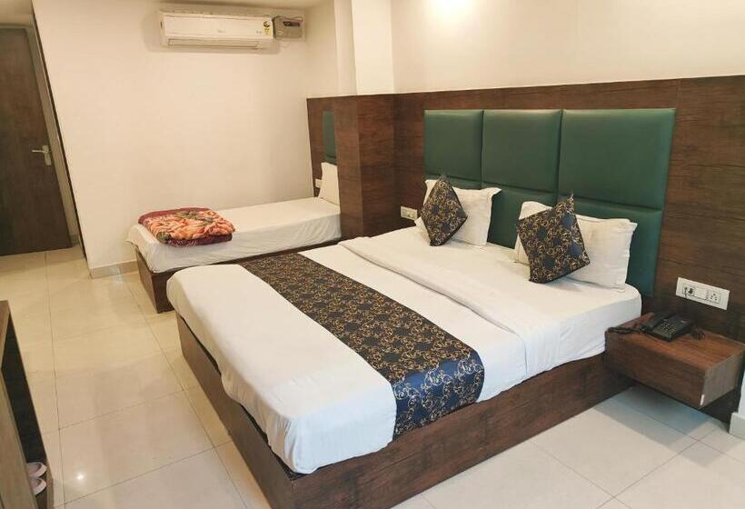 Krone A Family Hotel Near Igi Airport