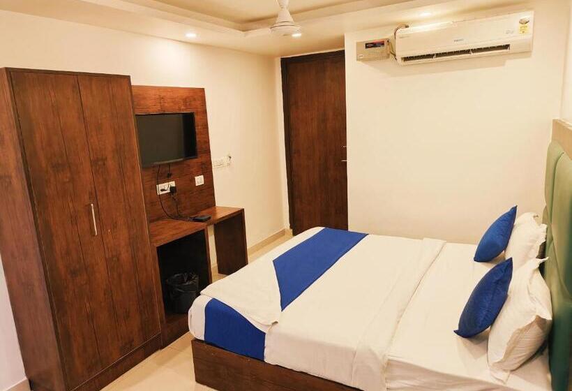 Krone A Family Hotel Near Igi Airport