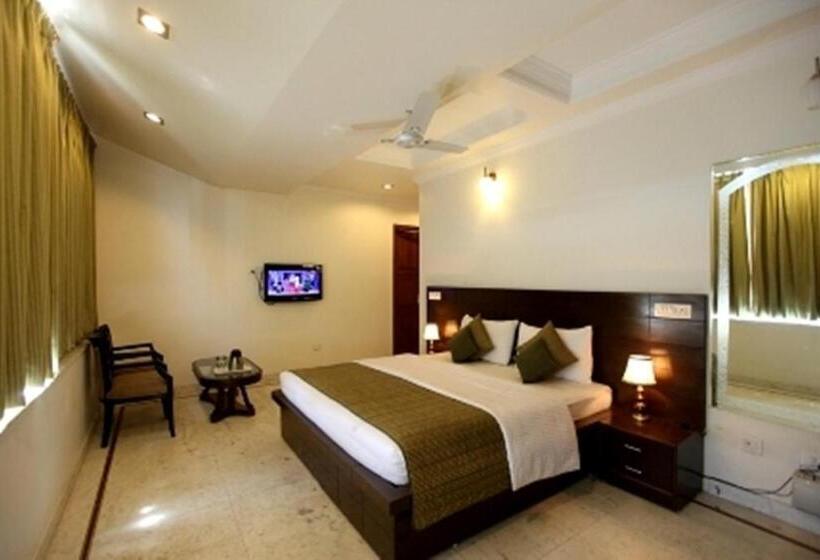 Krone A Family Hotel Near Igi Airport