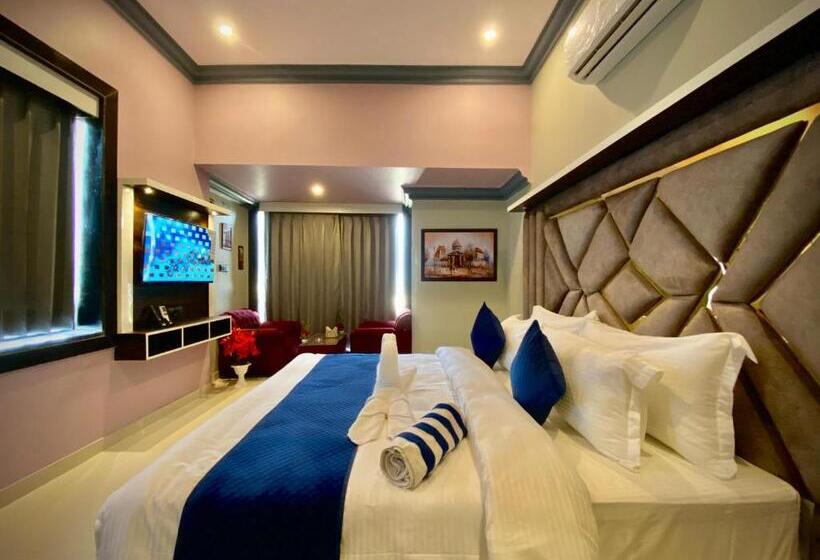 R M Resort   Luxury Rooms With Pool