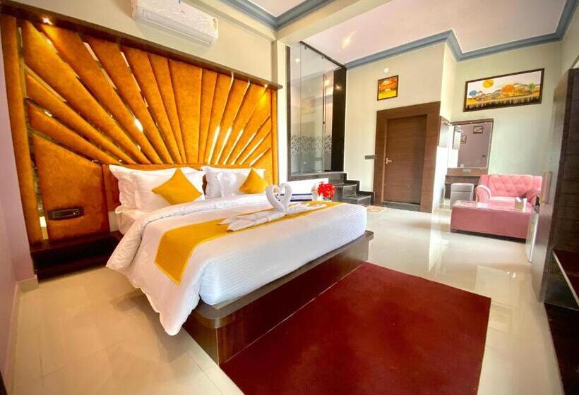 R M Resort   Luxury Rooms With Pool