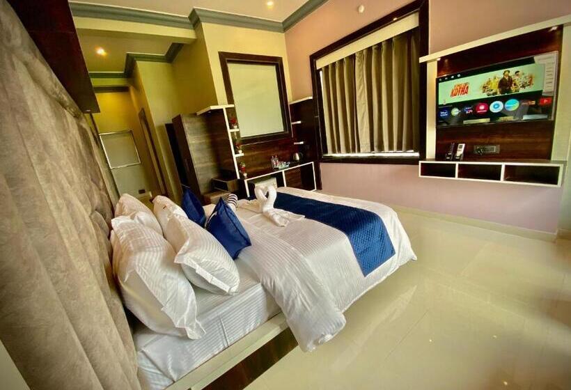 R M Resort   Luxury Rooms With Pool