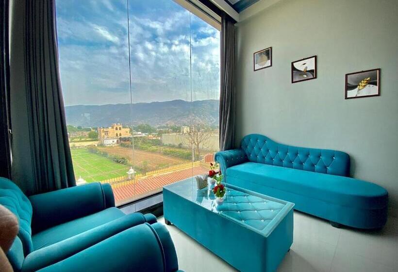 R M Resort   Luxury Rooms With Pool