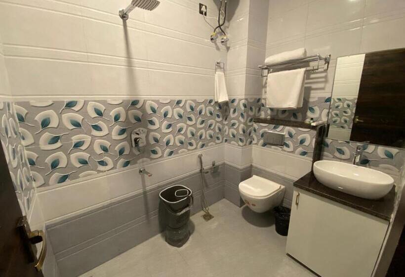 R M Resort   Luxury Rooms With Pool