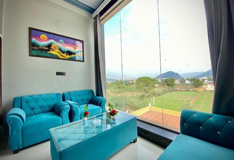 R M Resort   Luxury Rooms With Pool