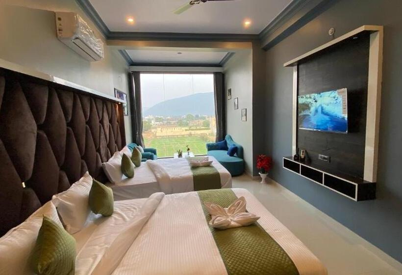 R M Resort   Luxury Rooms With Pool