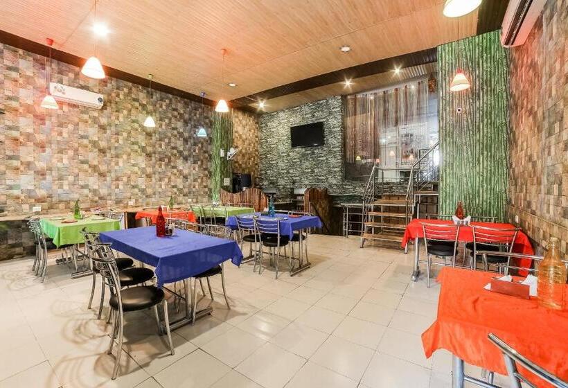 호텔 Collection O Ak Acacia Jazz Club