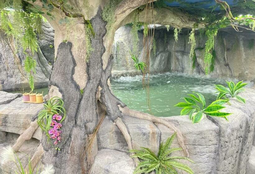 هتل کپسول Futurotel Space Spa Garden