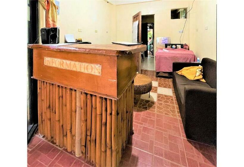 בית מלון כפרי Oyo 876 Escurel Inn Boracay