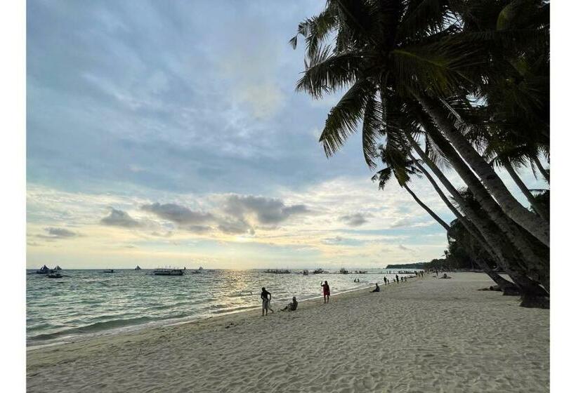 Hotel Oyo 876 Escurel Inn Boracay