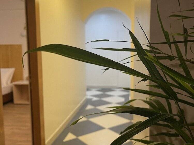 בית מלון כפרי Pegasus Crown