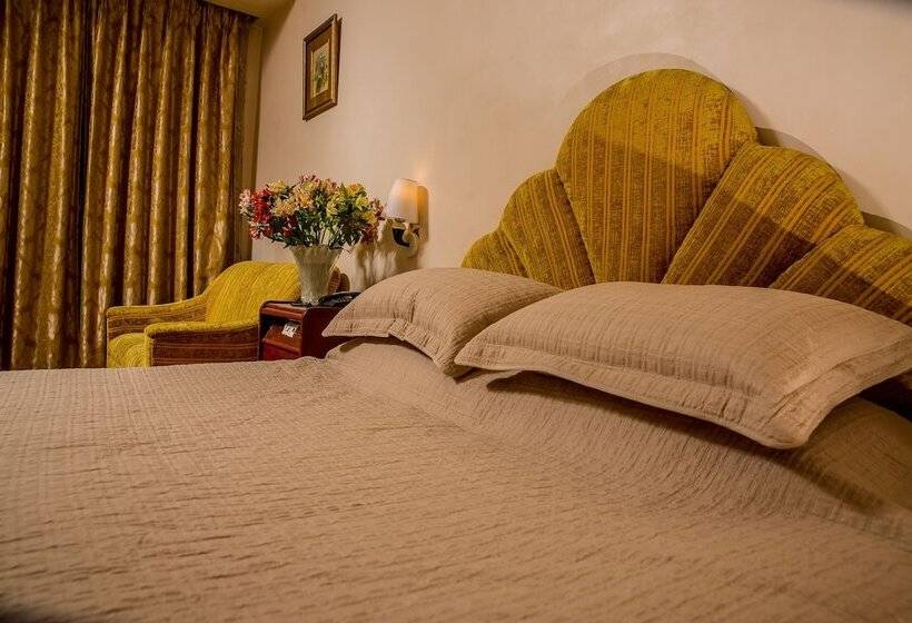 בית מלון כפרי Pegasus Crown