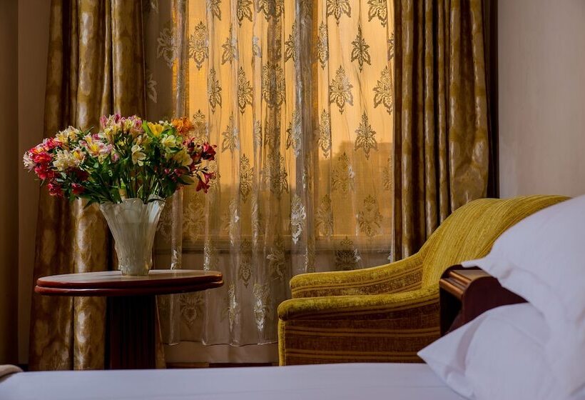 בית מלון כפרי Pegasus Crown