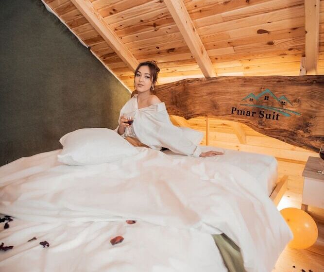 בית מלון כפרי Pınar Suit Bungalow