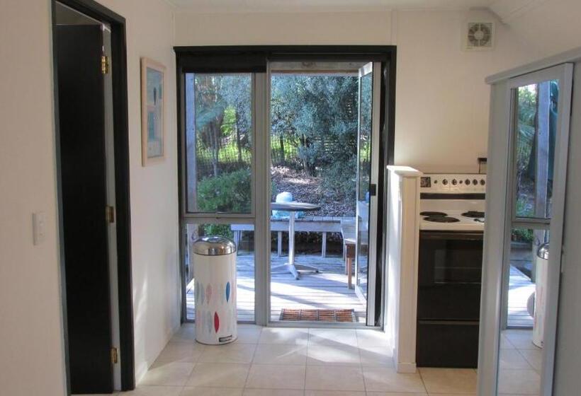 פנסיון Fantail River Lodge