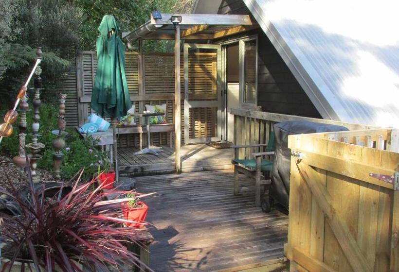 פנסיון Fantail River Lodge