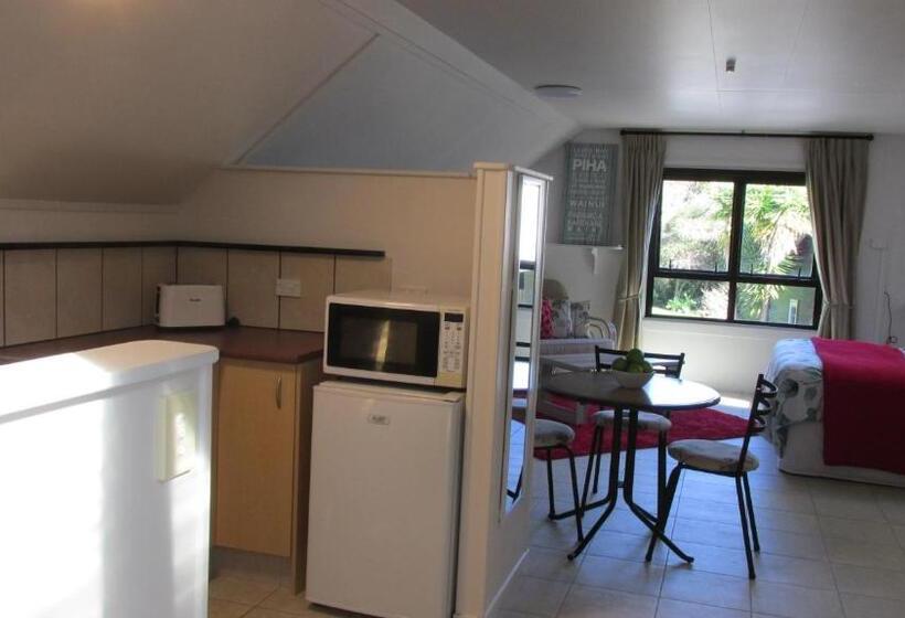 פנסיון Fantail River Lodge