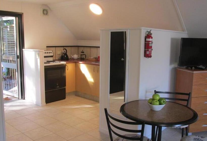 פנסיון Fantail River Lodge