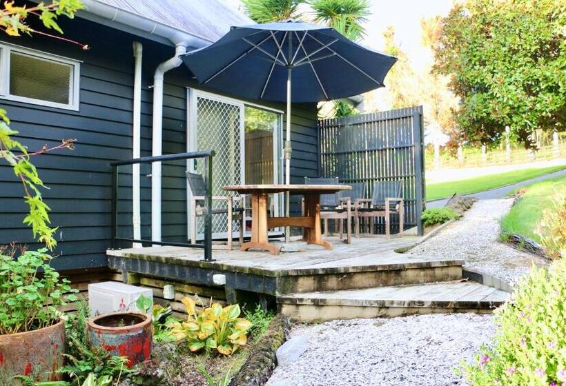 פנסיון Fantail River Lodge