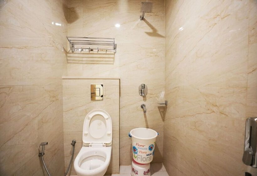 בית מלון כפרי Aman Imperial At New Delhi Railway Station