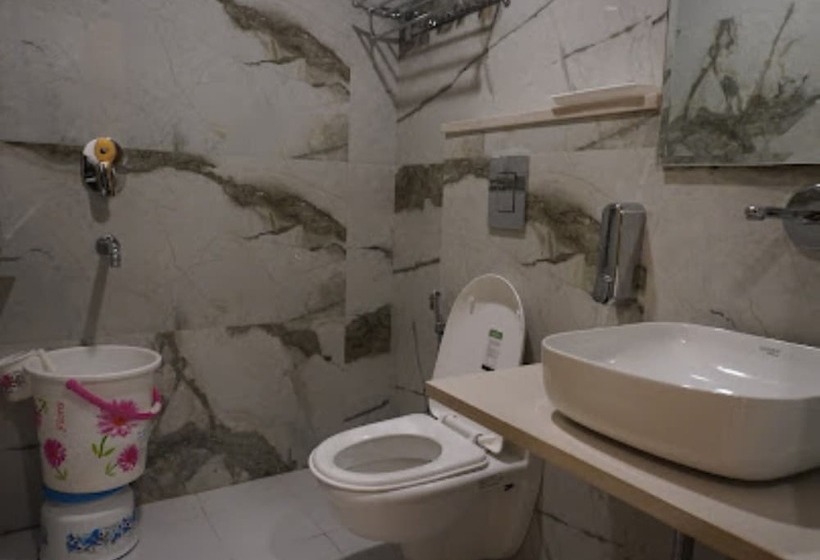 בית מלון כפרי Aman Imperial At New Delhi Railway Station