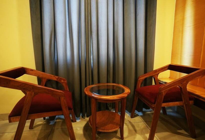 בית מלון כפרי Aman Imperial At New Delhi Railway Station