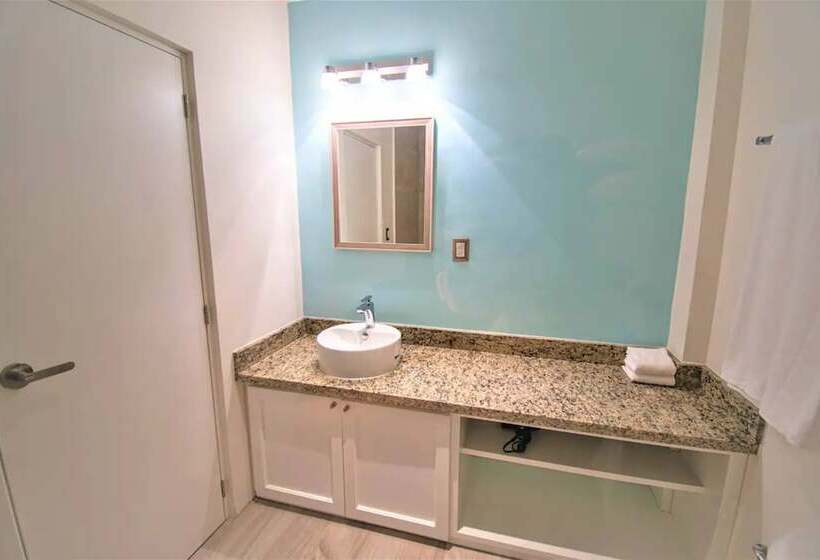 هتل Bartolome Oceanfront Suites