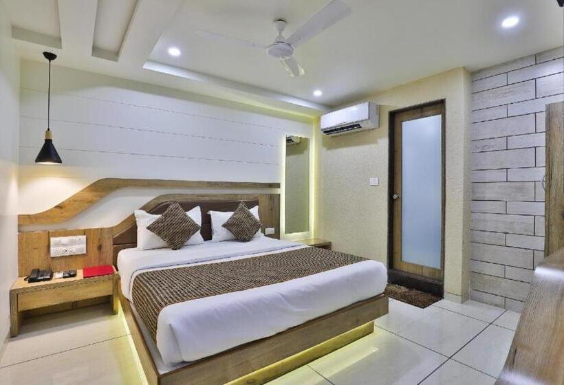 ホテル Jupiter Plaza Delhi Airport