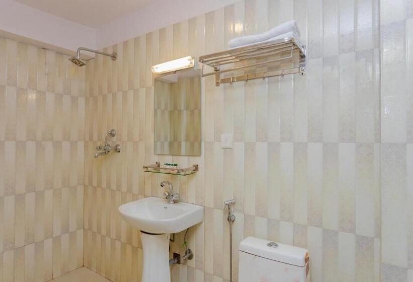 هتل Oyo 795  Holiday Inn