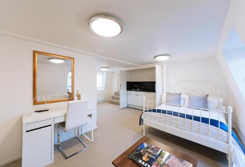 ホテル The Chapter Mayfair Residences