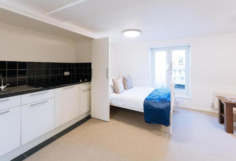 ホテル The Chapter Mayfair Residences