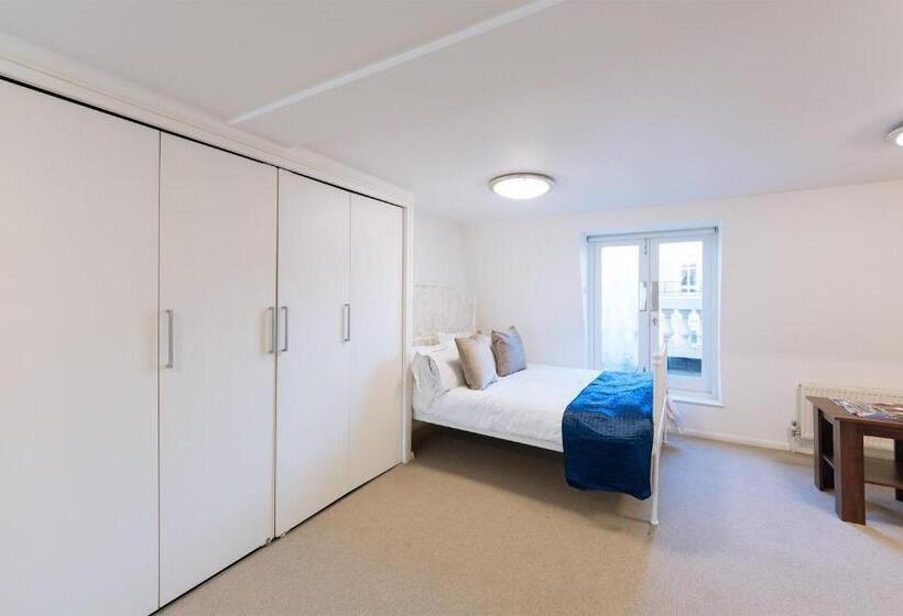 ホテル The Chapter Mayfair Residences