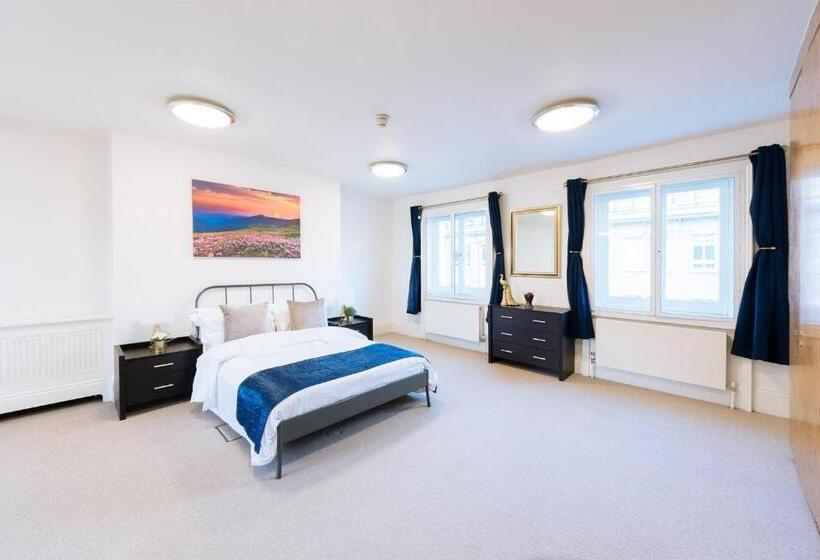 ホテル The Chapter Mayfair Residences