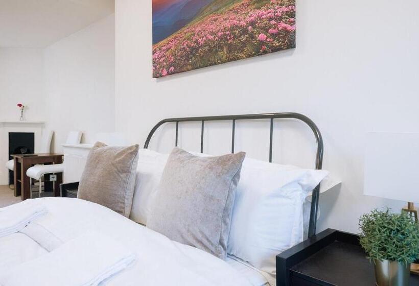 ホテル The Chapter Mayfair Residences